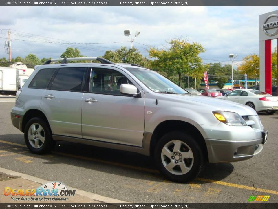 2004 Mitsubishi Outlander XLS Cool Silver Metallic / Charcoal Photo #12