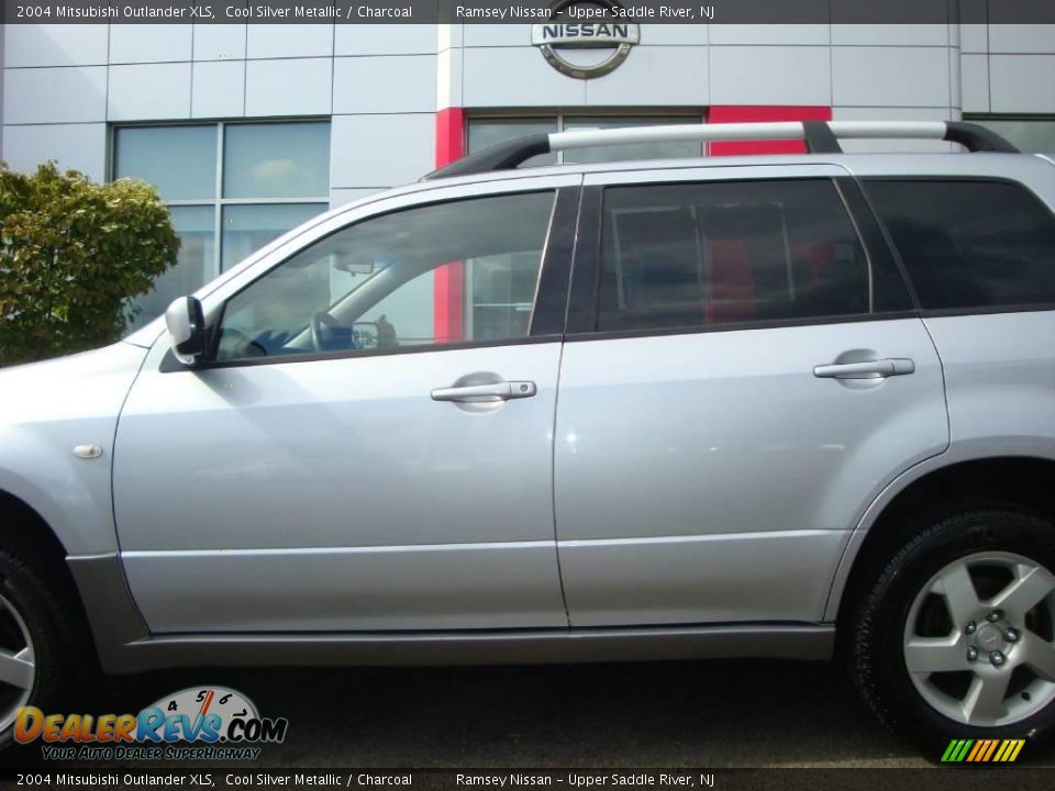 2004 Mitsubishi Outlander XLS Cool Silver Metallic / Charcoal Photo #17