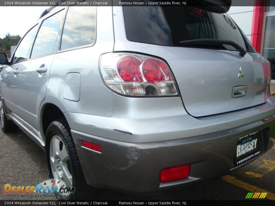 2004 Mitsubishi Outlander XLS Cool Silver Metallic / Charcoal Photo #18