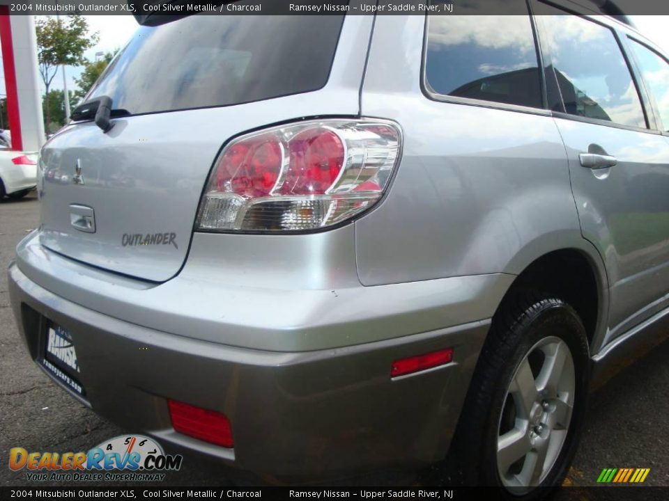 2004 Mitsubishi Outlander XLS Cool Silver Metallic / Charcoal Photo #20
