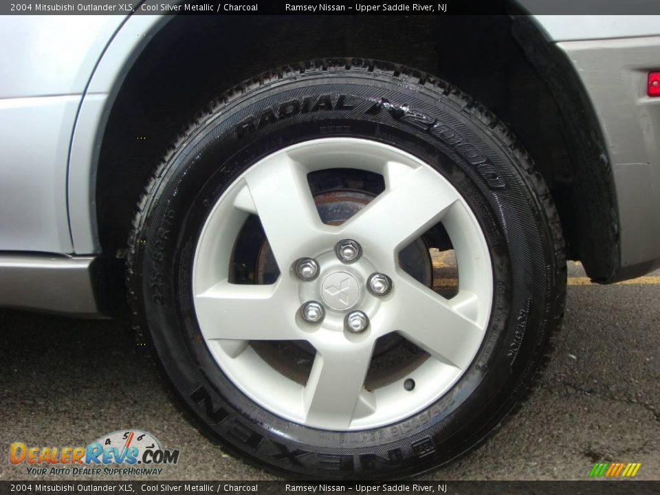2004 Mitsubishi Outlander XLS Cool Silver Metallic / Charcoal Photo #24