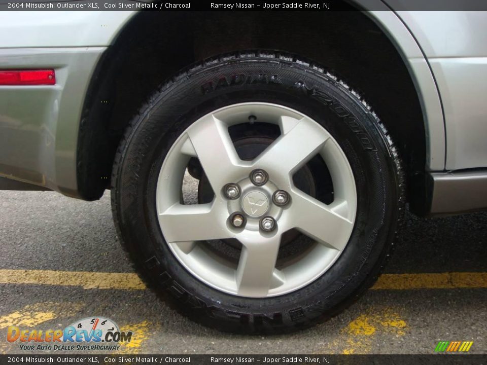 2004 Mitsubishi Outlander XLS Cool Silver Metallic / Charcoal Photo #25