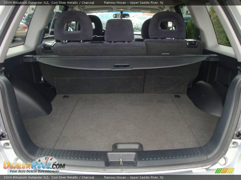 2004 Mitsubishi Outlander XLS Cool Silver Metallic / Charcoal Photo #29