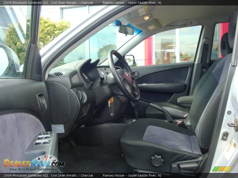 2004 Mitsubishi Outlander XLS Cool Silver Metallic / Charcoal Photo #30