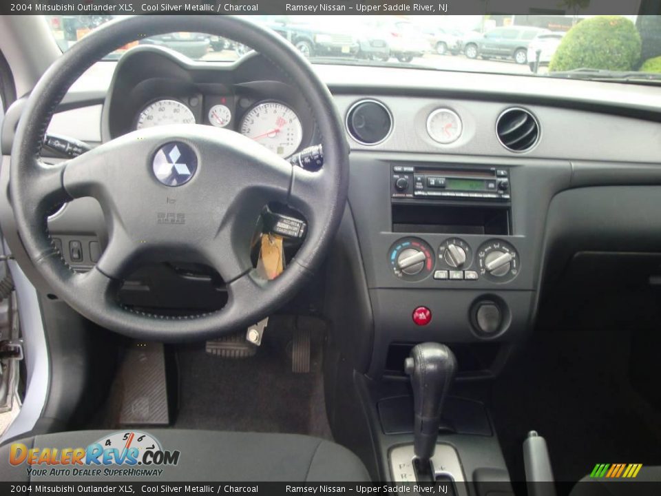 2004 Mitsubishi Outlander XLS Cool Silver Metallic / Charcoal Photo #32