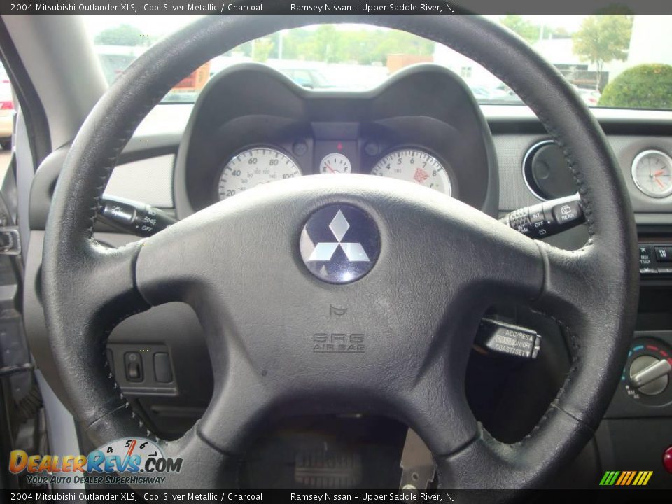 2004 Mitsubishi Outlander XLS Cool Silver Metallic / Charcoal Photo #33