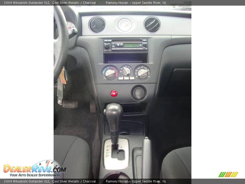2004 Mitsubishi Outlander XLS Cool Silver Metallic / Charcoal Photo #36