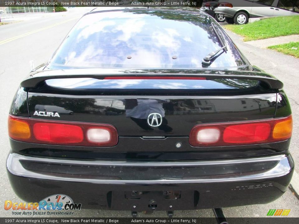 1997 Acura Integra LS Coupe New Black Pearl Metallic / Beige Photo #8
