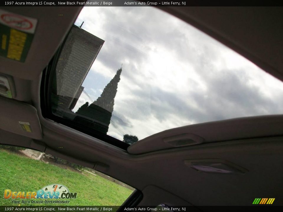 1997 Acura Integra LS Coupe New Black Pearl Metallic / Beige Photo #10