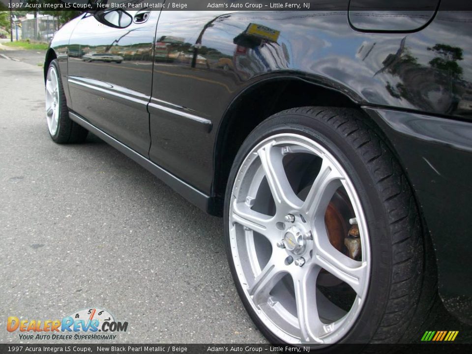 1997 Acura Integra LS Coupe New Black Pearl Metallic / Beige Photo #32