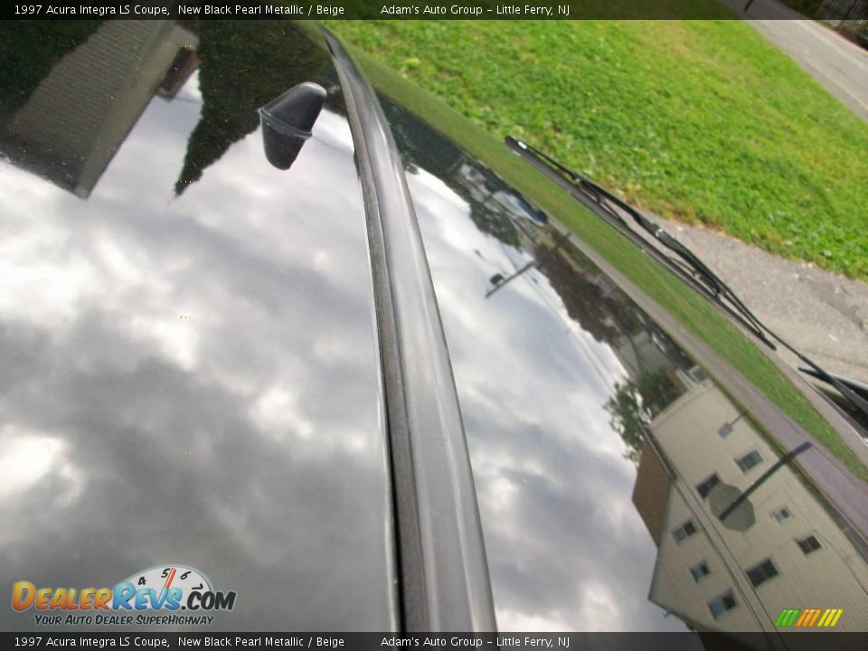 1997 Acura Integra LS Coupe New Black Pearl Metallic / Beige Photo #33