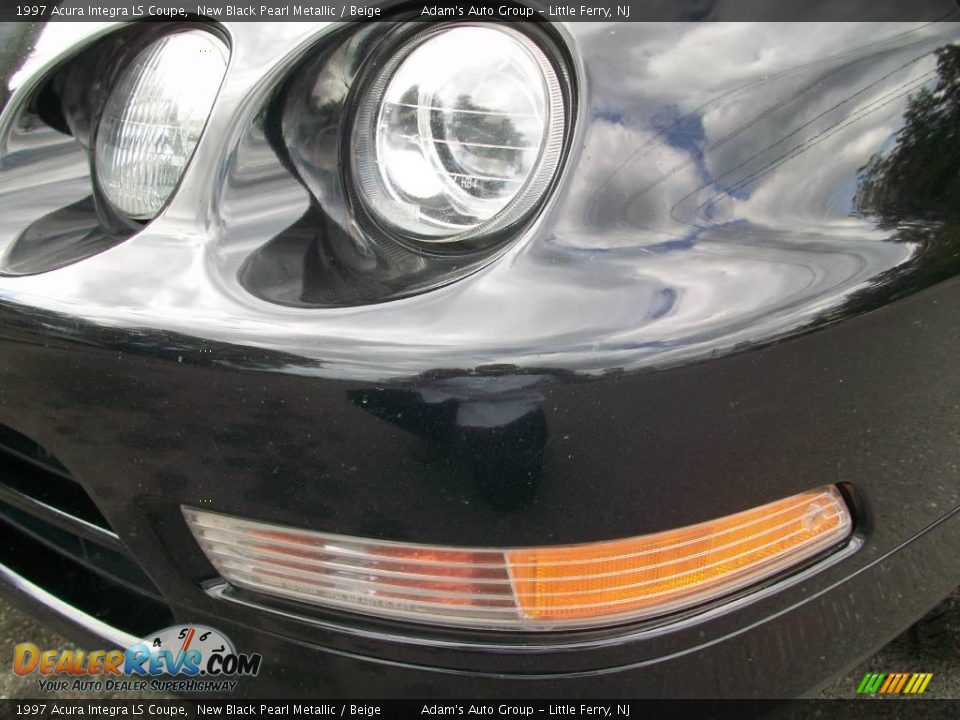 1997 Acura Integra LS Coupe New Black Pearl Metallic / Beige Photo #35