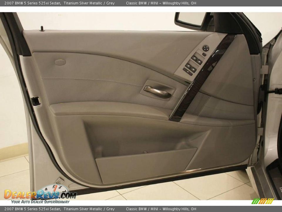 2007 BMW 5 Series 525xi Sedan Titanium Silver Metallic / Grey Photo #8