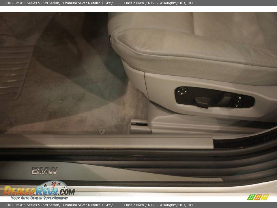 2007 BMW 5 Series 525xi Sedan Titanium Silver Metallic / Grey Photo #10