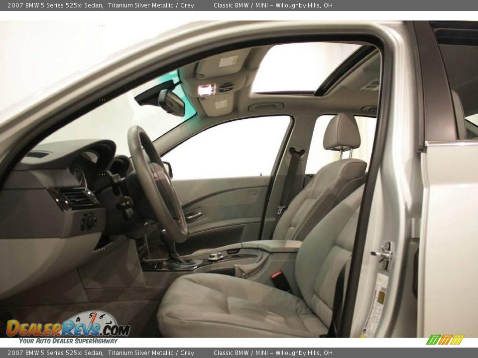 2007 BMW 5 Series 525xi Sedan Titanium Silver Metallic / Grey Photo #11