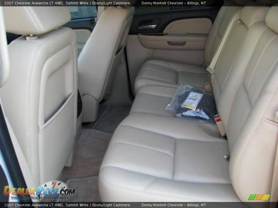 2007 Chevrolet Avalanche LT 4WD Summit White / Ebony/Light Cashmere Photo #16