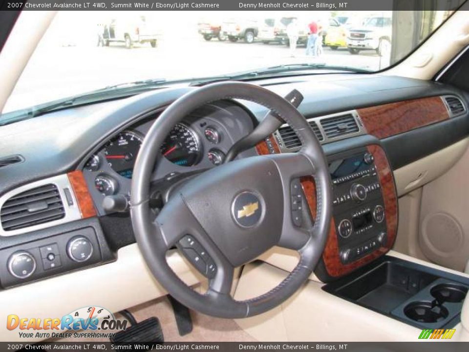 2007 Chevrolet Avalanche LT 4WD Summit White / Ebony/Light Cashmere Photo #18