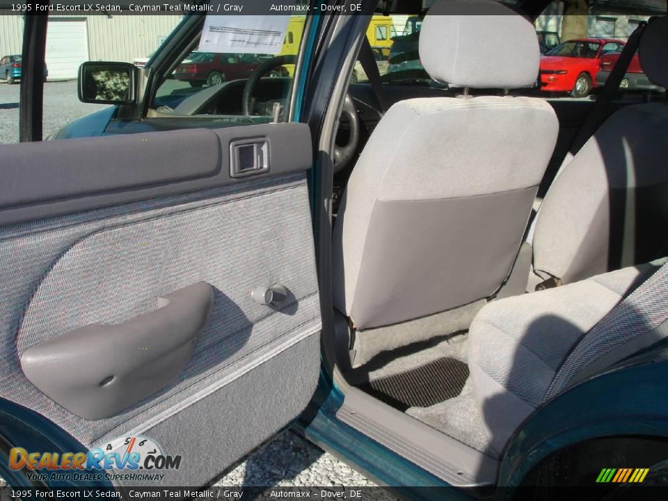1995 Ford Escort LX Sedan Cayman Teal Metallic / Gray Photo #15