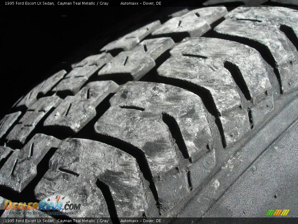 1995 Ford Escort LX Sedan Cayman Teal Metallic / Gray Photo #19