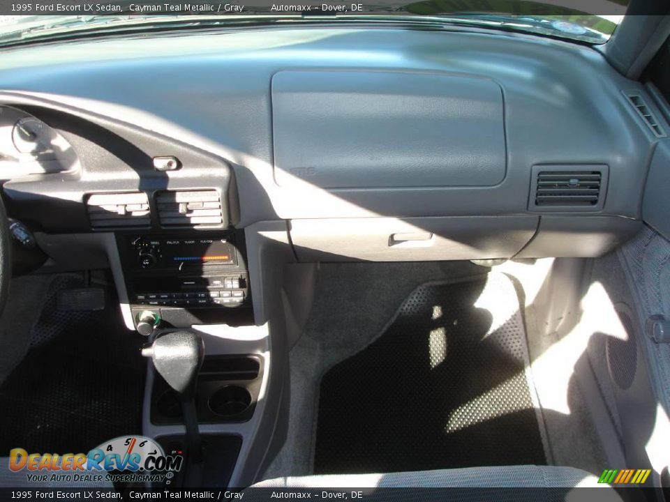 1995 Ford Escort LX Sedan Cayman Teal Metallic / Gray Photo #22
