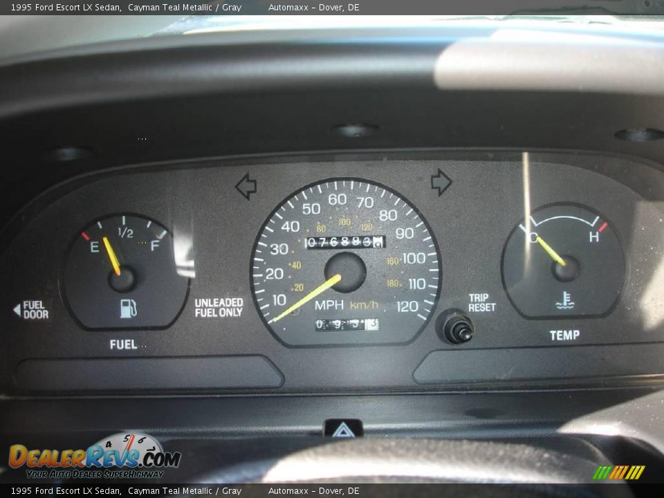 1995 Ford Escort LX Sedan Cayman Teal Metallic / Gray Photo #25