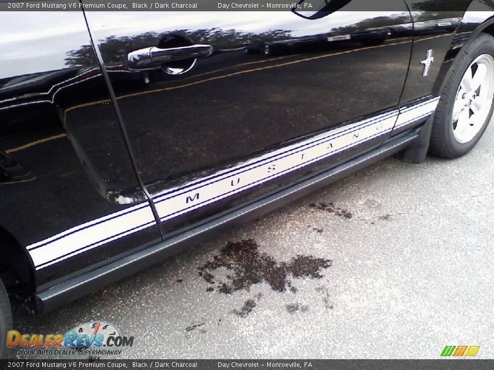 2007 Ford Mustang V6 Premium Coupe Black / Dark Charcoal Photo #18