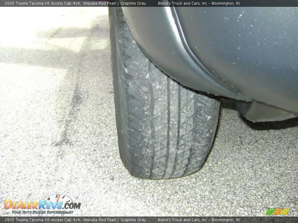 2005 Toyota Tacoma V6 Access Cab 4x4 Impulse Red Pearl / Graphite Gray Photo #29