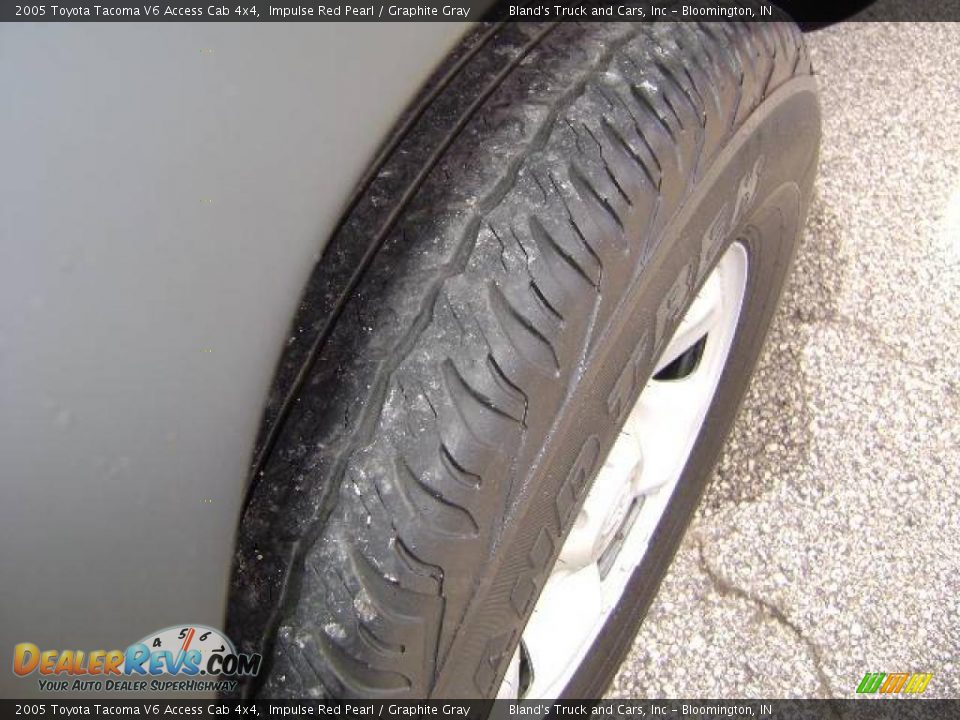 2005 Toyota Tacoma V6 Access Cab 4x4 Impulse Red Pearl / Graphite Gray Photo #31