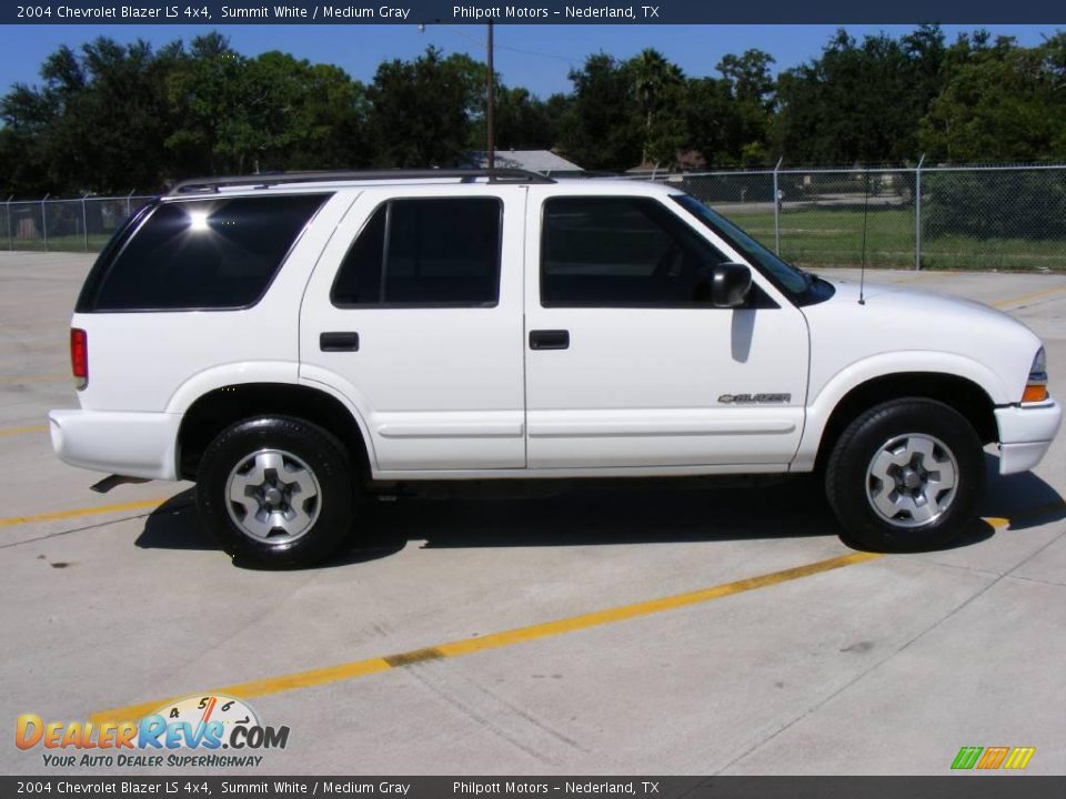 2004 Chevrolet Blazer LS 4x4 Summit White / Medium Gray Photo #2