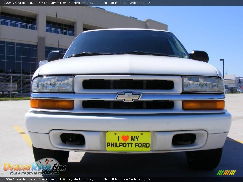 2004 Chevrolet Blazer LS 4x4 Summit White / Medium Gray Photo #9
