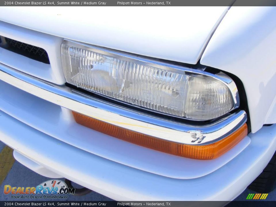 2004 Chevrolet Blazer LS 4x4 Summit White / Medium Gray Photo #10
