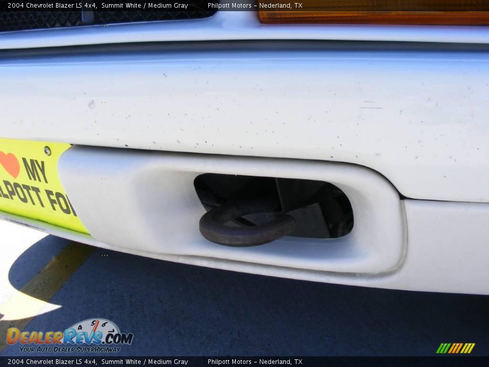 2004 Chevrolet Blazer LS 4x4 Summit White / Medium Gray Photo #11