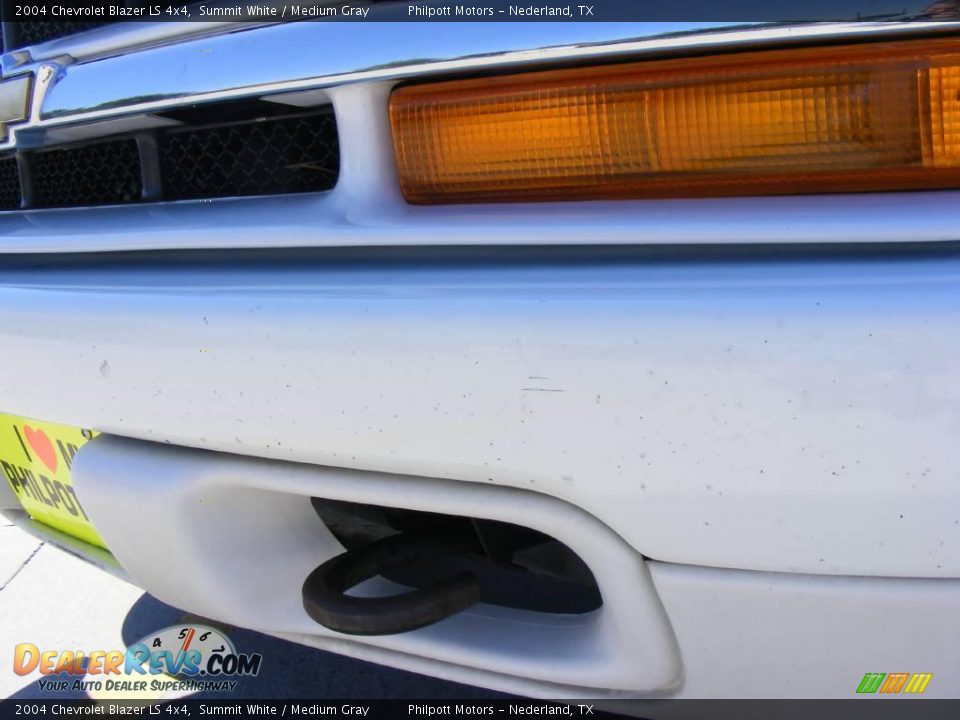2004 Chevrolet Blazer LS 4x4 Summit White / Medium Gray Photo #12
