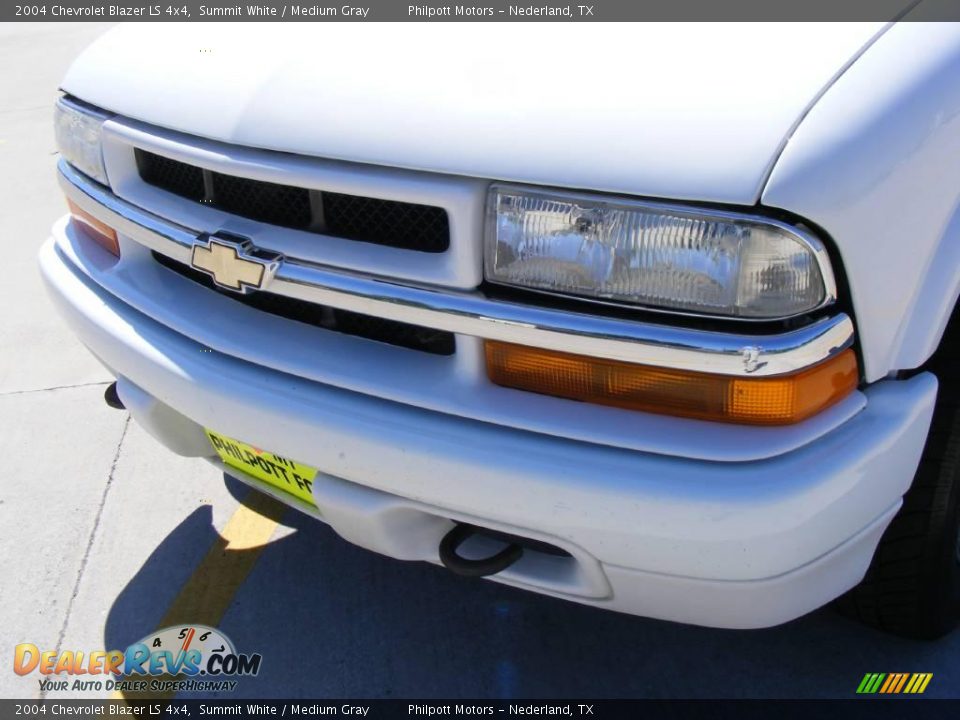 2004 Chevrolet Blazer LS 4x4 Summit White / Medium Gray Photo #13