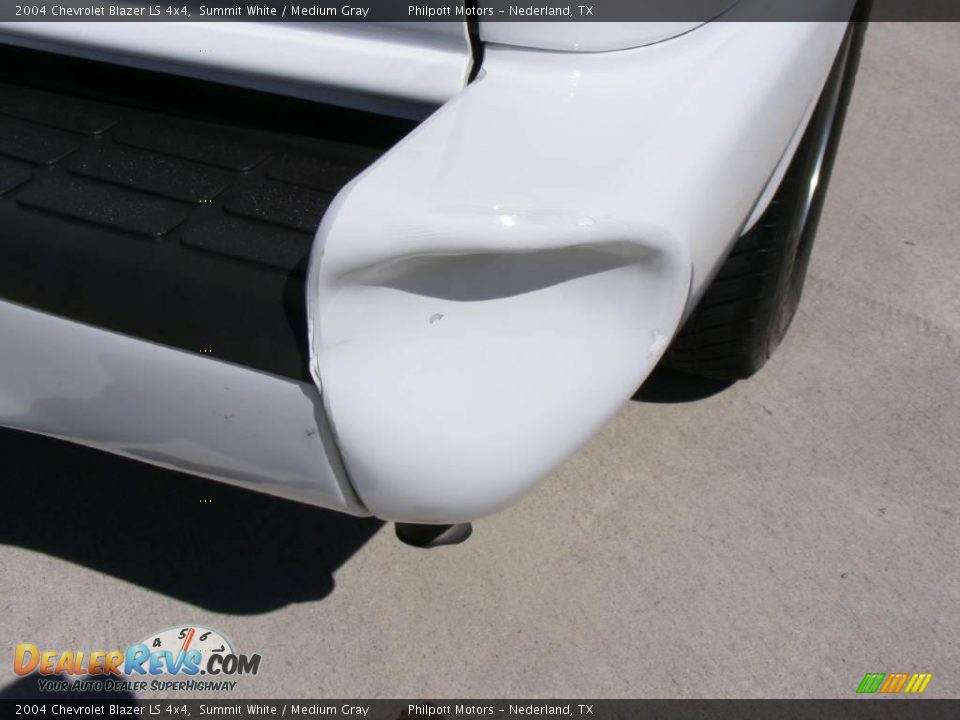 2004 Chevrolet Blazer LS 4x4 Summit White / Medium Gray Photo #20