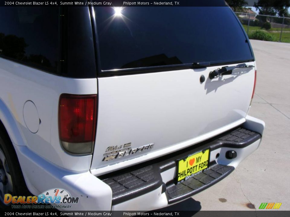 2004 Chevrolet Blazer LS 4x4 Summit White / Medium Gray Photo #22