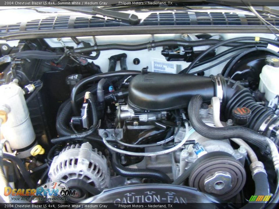 2004 Chevrolet Blazer LS 4x4 Summit White / Medium Gray Photo #24