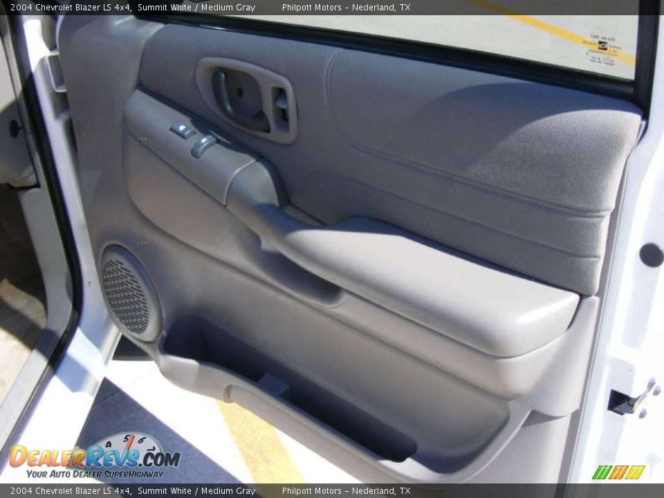 2004 Chevrolet Blazer LS 4x4 Summit White / Medium Gray Photo #25