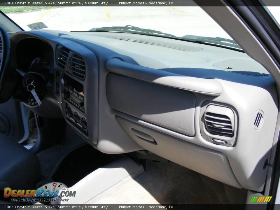 2004 Chevrolet Blazer LS 4x4 Summit White / Medium Gray Photo #26