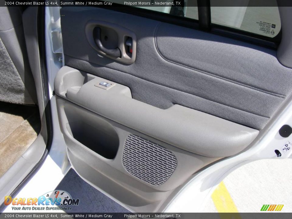 2004 Chevrolet Blazer LS 4x4 Summit White / Medium Gray Photo #29