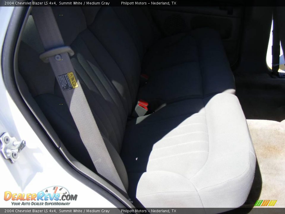 2004 Chevrolet Blazer LS 4x4 Summit White / Medium Gray Photo #30