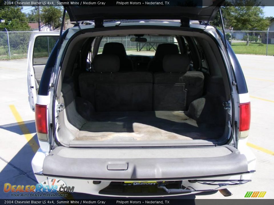 2004 Chevrolet Blazer LS 4x4 Summit White / Medium Gray Photo #32
