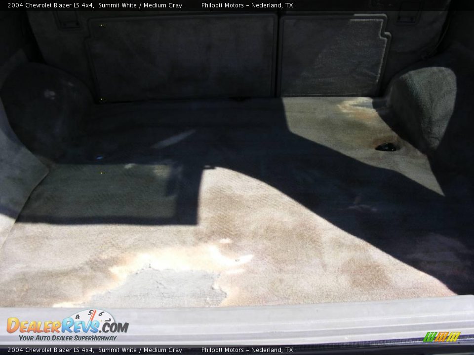 2004 Chevrolet Blazer LS 4x4 Summit White / Medium Gray Photo #33