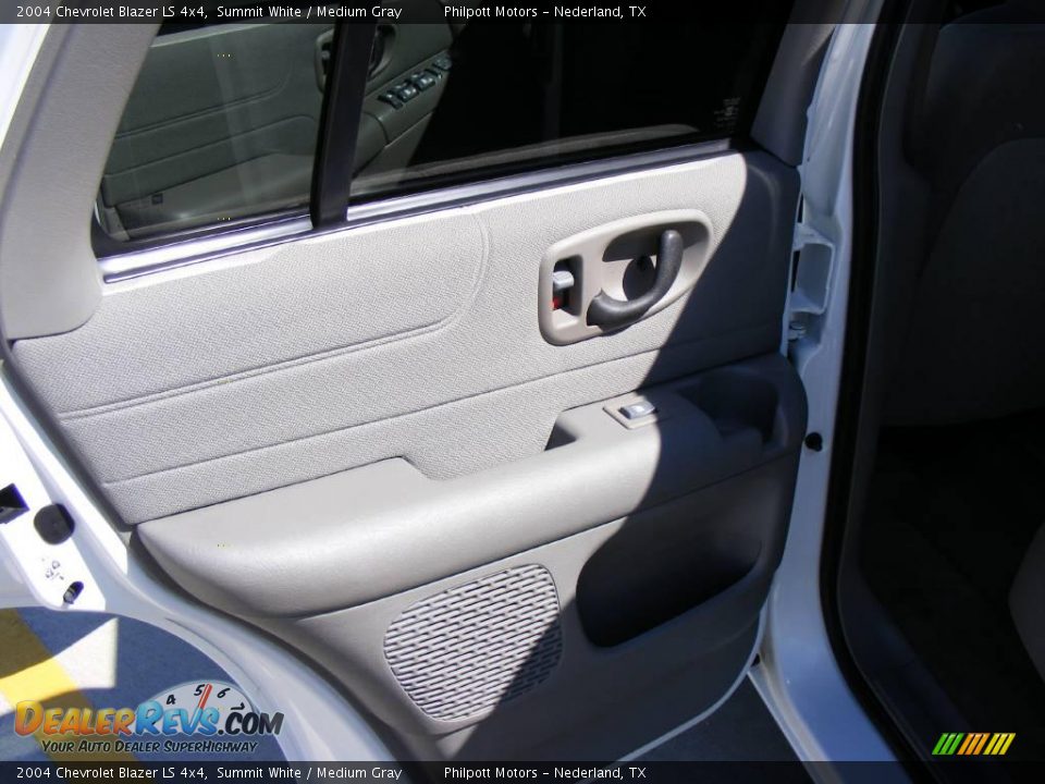 2004 Chevrolet Blazer LS 4x4 Summit White / Medium Gray Photo #35