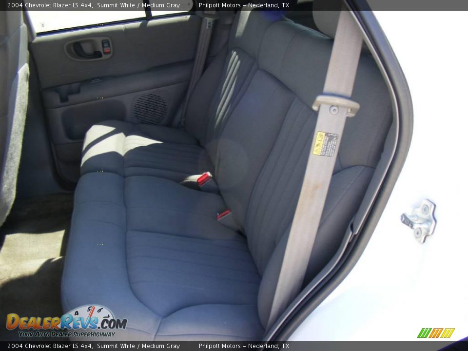 2004 Chevrolet Blazer LS 4x4 Summit White / Medium Gray Photo #36