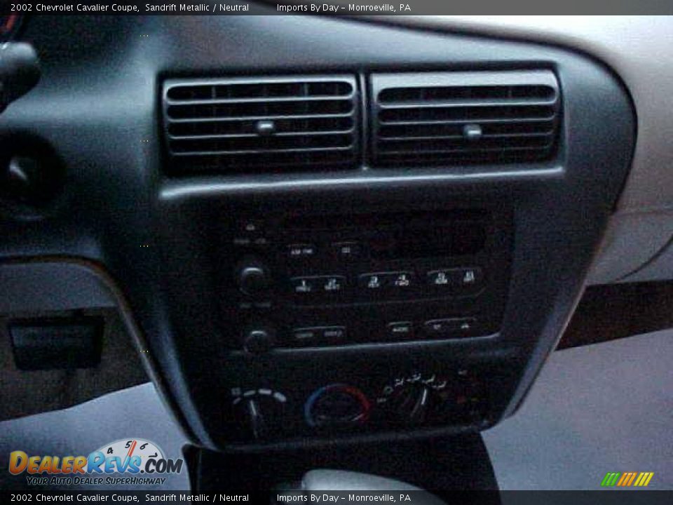 2002 Chevrolet Cavalier Coupe Sandrift Metallic / Neutral Photo #11
