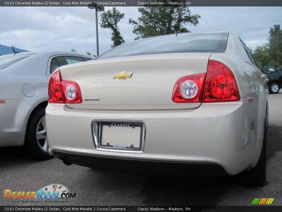 2010 Chevrolet Malibu LS Sedan Gold Mist Metallic / Cocoa/Cashmere Photo #4