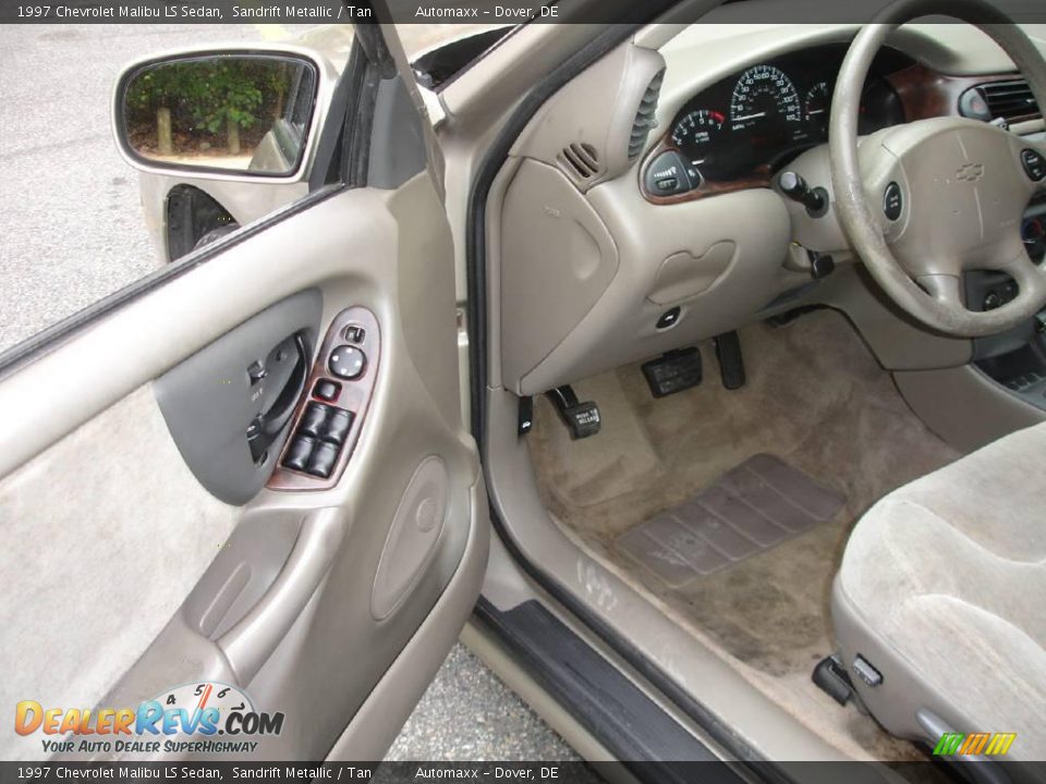 1997 Chevrolet Malibu LS Sedan Sandrift Metallic / Tan Photo #9