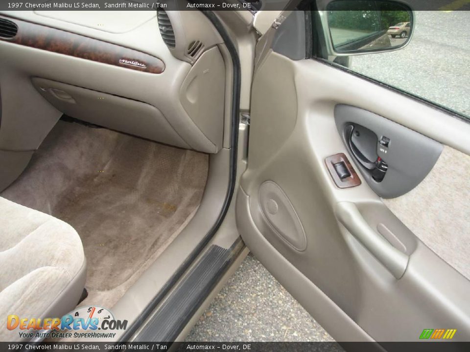1997 Chevrolet Malibu LS Sedan Sandrift Metallic / Tan Photo #11