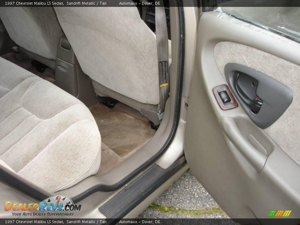 1997 Chevrolet Malibu LS Sedan Sandrift Metallic / Tan Photo #13